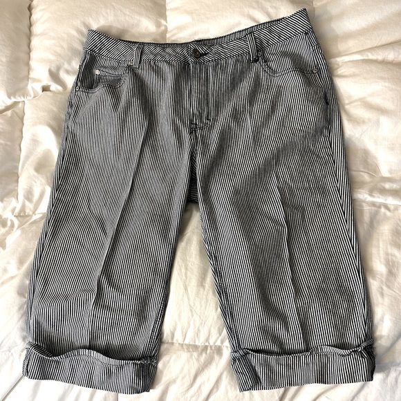 100% cotton Conductor stripe capris - Picture 15 of 16